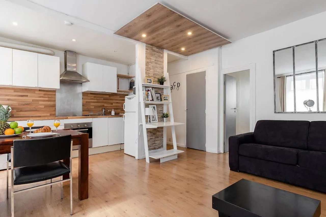 Eiffel Tower & Rue Cler - City Apartment Paris