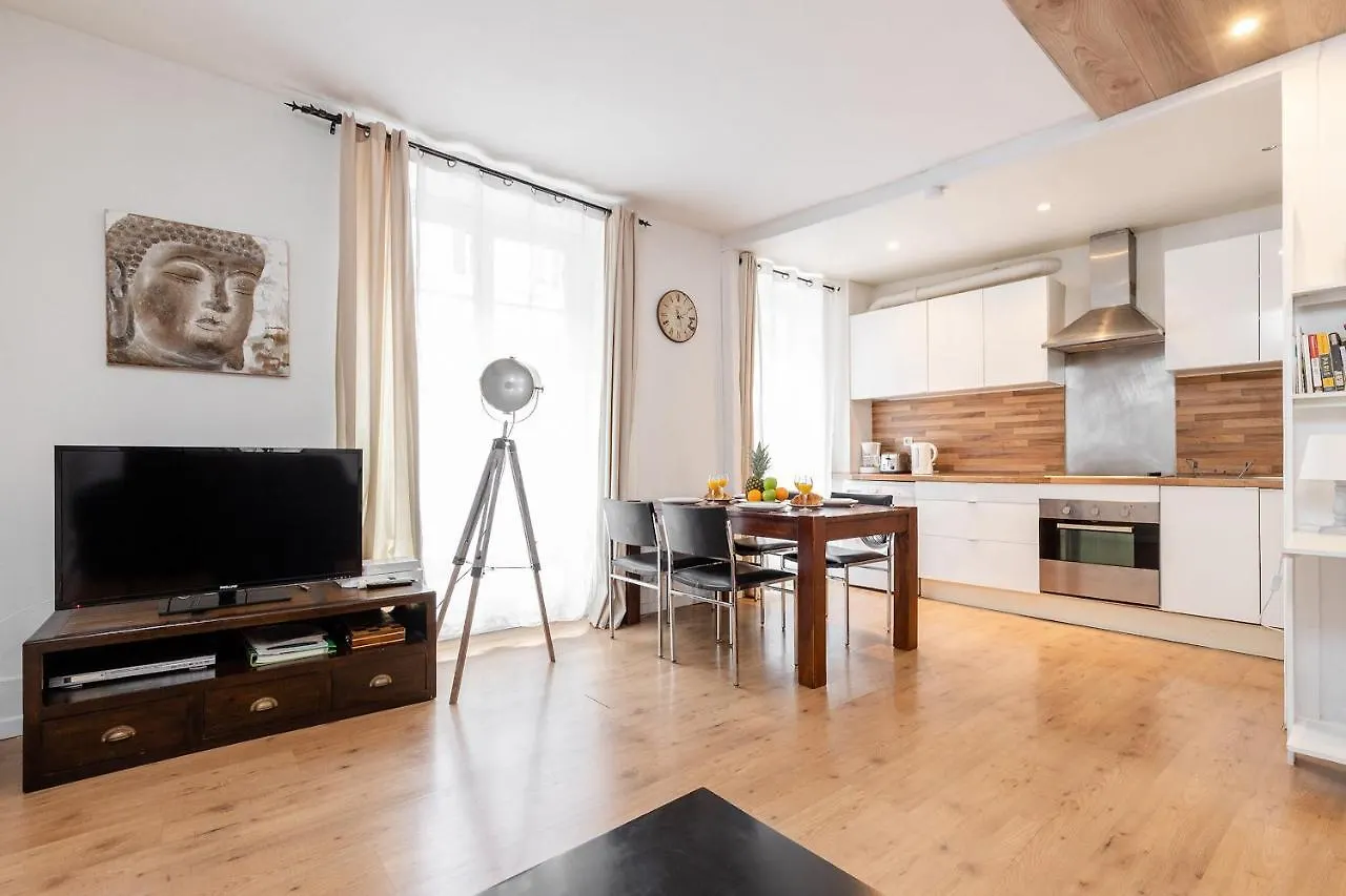 Eiffel Tower & Rue Cler - City Apartment Paris