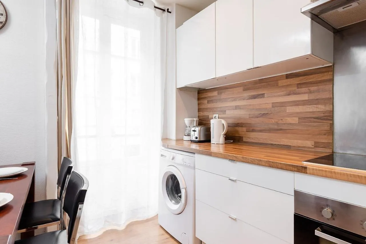 Eiffel Tower & Rue Cler - City Apartment Paris