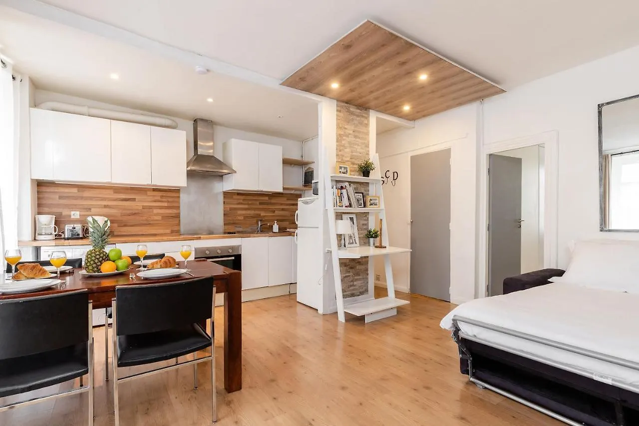Eiffel Tower & Rue Cler - City Apartment Paris France