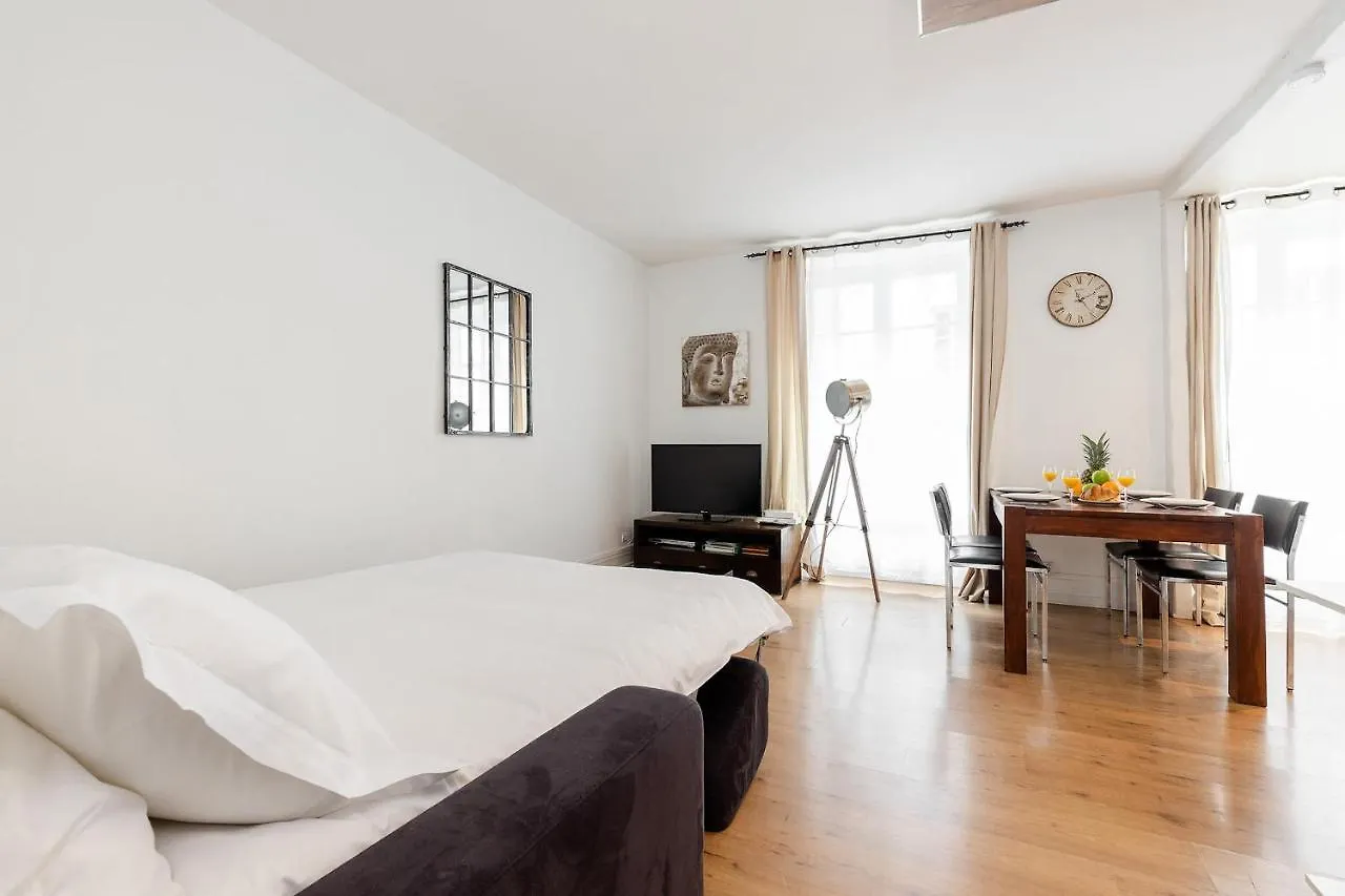 Eiffel Tower & Rue Cler - City Apartment Paris 0*,  France