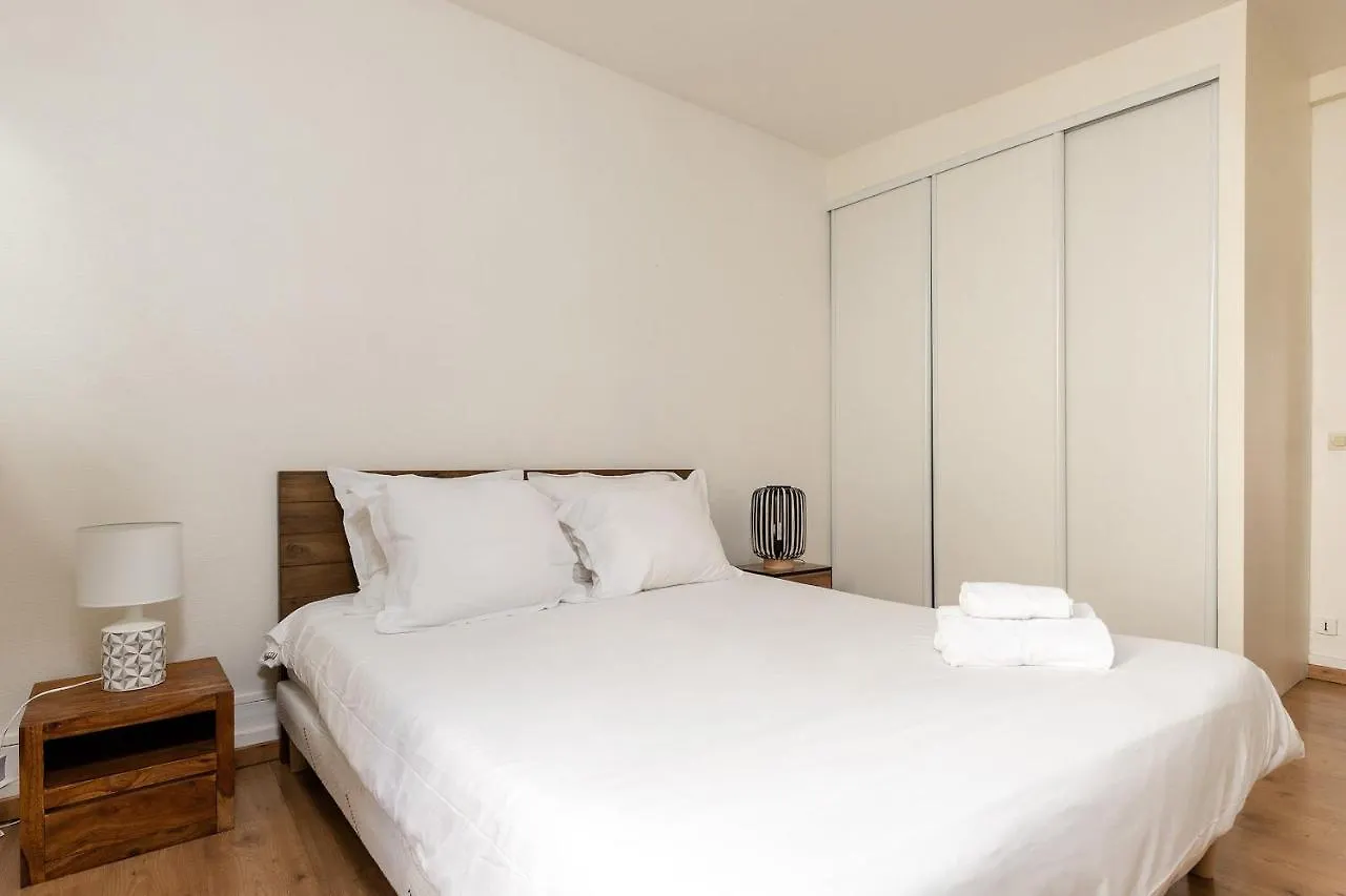 Eiffel Tower & Rue Cler - City Apartment Paris