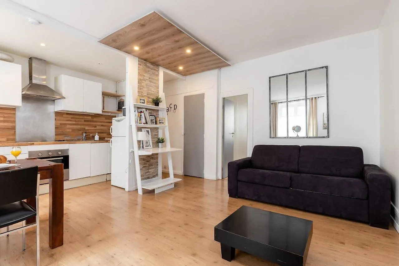 Eiffel Tower & Rue Cler - City Apartment Paris
