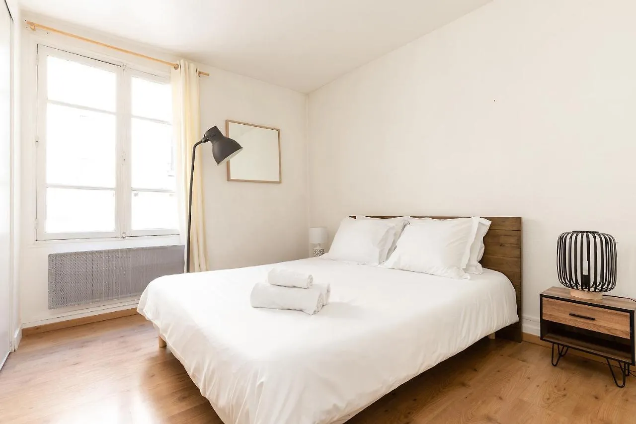 Eiffel Tower & Rue Cler - City Apartment Paris 0*,  France